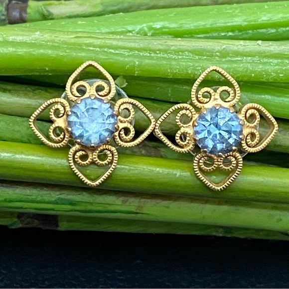 Vintage Unsigned Blue Topaz Gold-tone Filigree Ornate Flower Earrings 2.6g - Picture 4 of 13